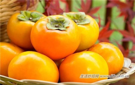 柿子和酸奶或螃蟹一起吃会中毒吗?